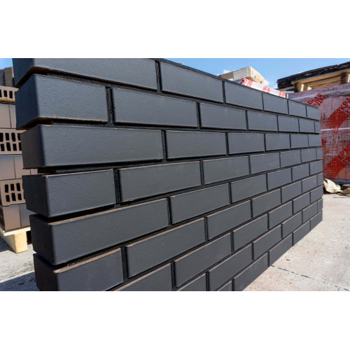 Кирпич керамический Black Premium Matte Красная Гвардия кирпичная кладка 2