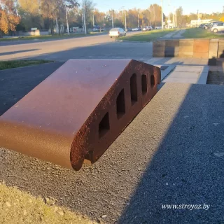 Профильный кирпич двухскатный большой коричневый, 310х130х85, King Klinker